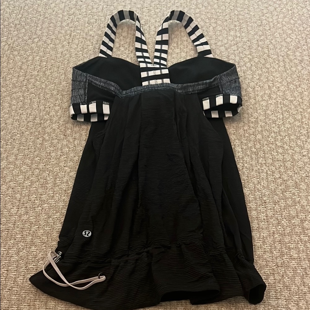 Lululemon top with drawstring and built in sports bra. - Picture 4 of 4
